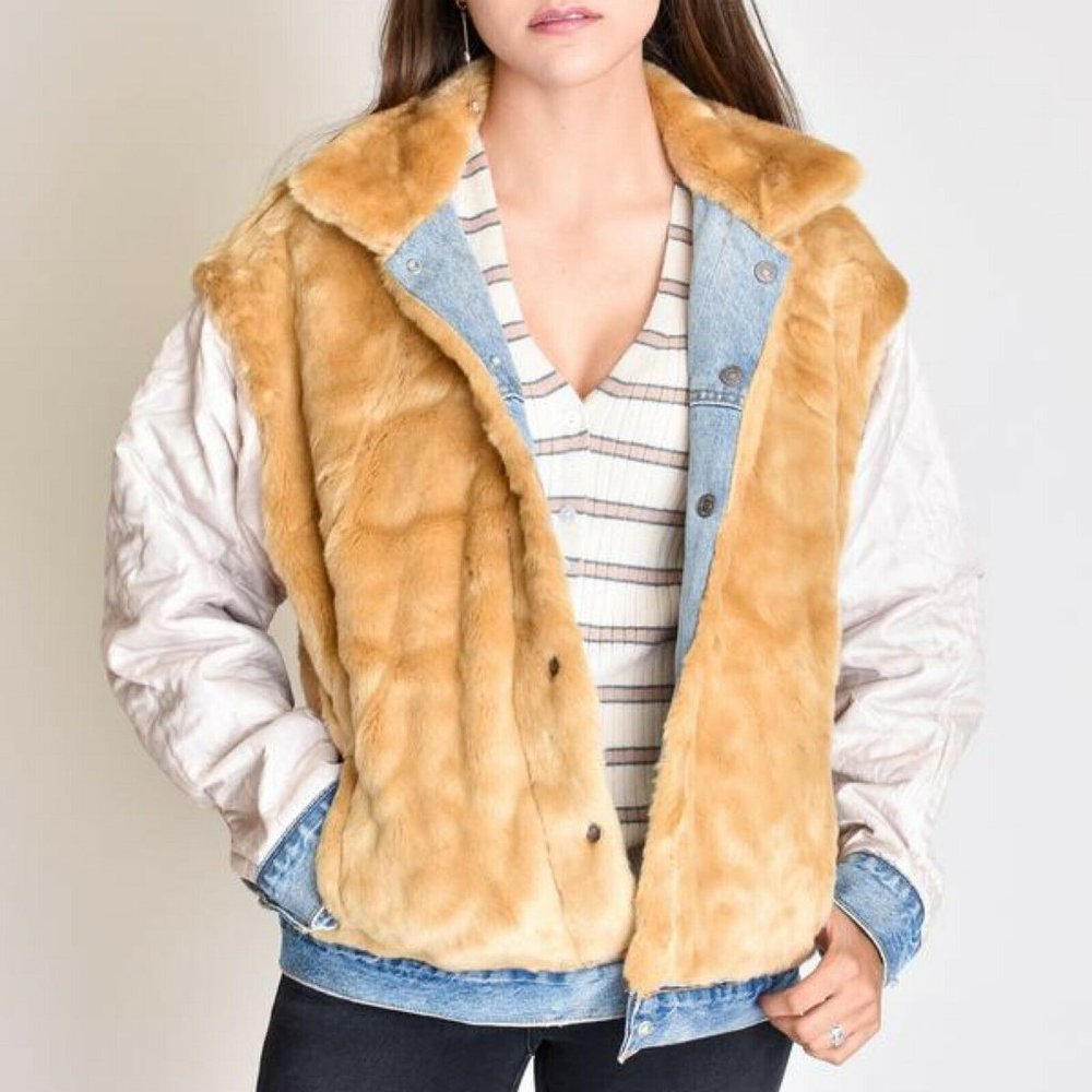 *SOLD OUT*Levis Oversized Fur Trucker Jean Jacket - Picture 11 of 13
